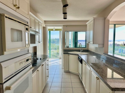 20C-338 Taylor Way, West Vancouver, BC 