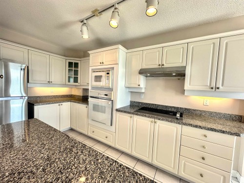 20C-338 Taylor Way, West Vancouver, BC 