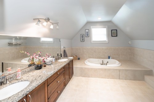 2915 Fern Drive, Anmore, BC 