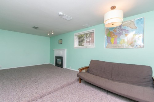 341 24Th Street W, North Vancouver, BC 