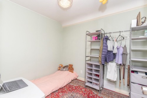 341 24Th Street W, North Vancouver, BC 