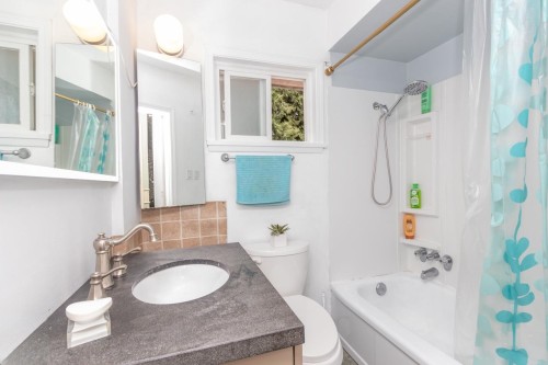 341 24Th Street W, North Vancouver, BC 