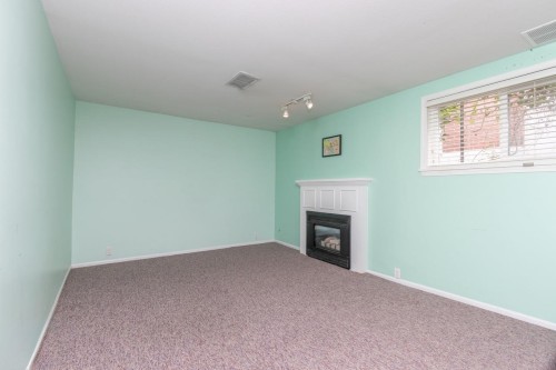 341 24Th Street W, North Vancouver, BC 