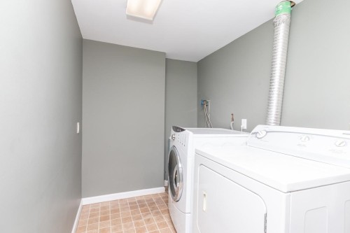 341 24Th Street W, North Vancouver, BC 