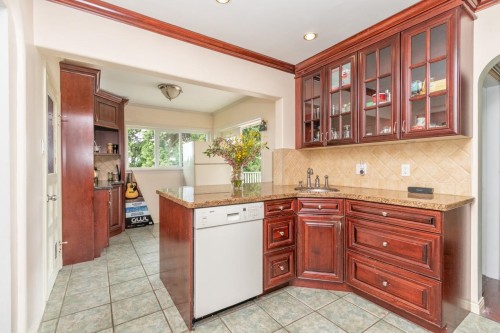 341 24Th Street W, North Vancouver, BC 