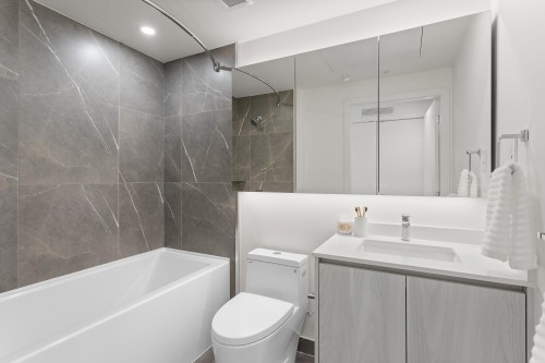 204-3264 Vanness Avenue, Vancouver, BC 