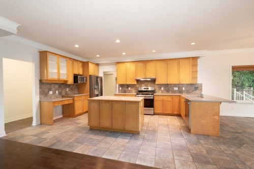 338 Dollarton Highway N, North Vancouver, BC 