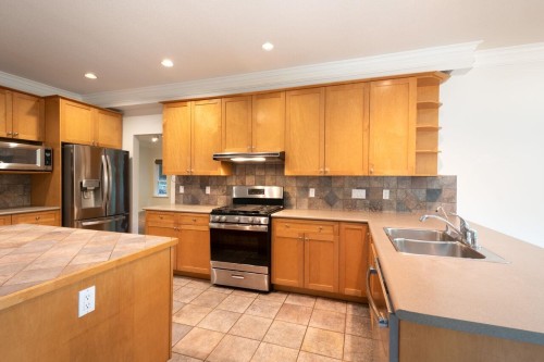 338 Dollarton Highway N, North Vancouver, BC 