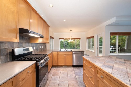 338 Dollarton Highway N, North Vancouver, BC 