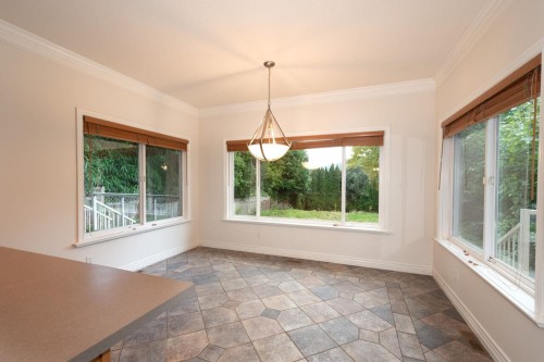 338 Dollarton Highway N, North Vancouver, BC 