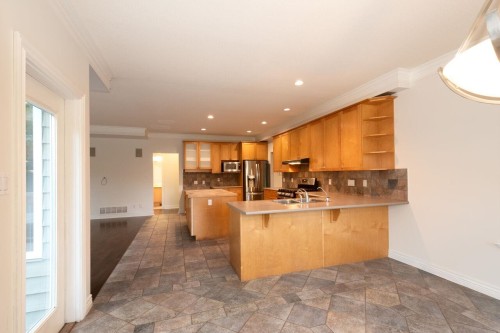 338 Dollarton Highway N, North Vancouver, BC 