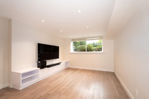 338 Dollarton Highway N, North Vancouver, BC 