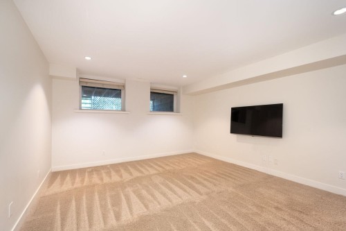 338 Dollarton Highway N, North Vancouver, BC 