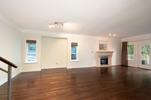 338 Dollarton Highway N, North Vancouver, BC 