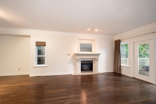 338 Dollarton Highway N, North Vancouver, BC 