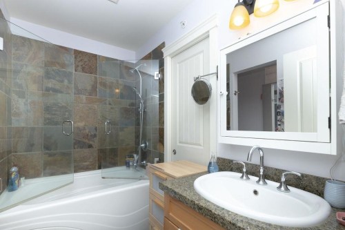 14-728 Gibsons Way, Gibsons, BC 