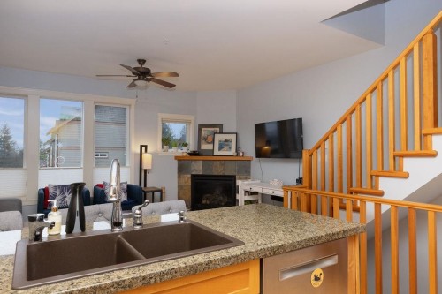 14-728 Gibsons Way, Gibsons, BC 