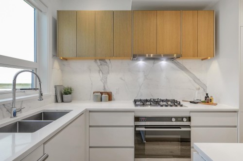 2431 Broadway Street W, Vancouver, BC 