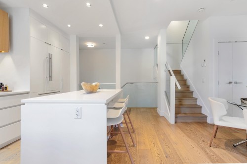 2431 Broadway Street W, Vancouver, BC 