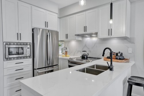 301-12143 223 Street, Maple Ridge, BC 