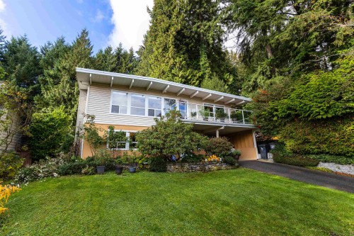 3063 Royal Avenue  North Vancouver, BC V7K 1Y6