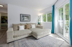 301-29 Nanaimo Street  Vancouver, BC V5L 4Z6