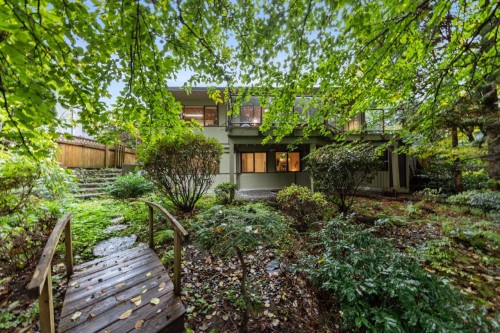 977 Belvedere Drive, North Vancouver, BC 