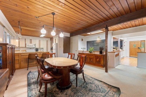 977 Belvedere Drive, North Vancouver, BC 