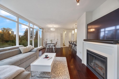 907-7090 Edmonds Street, Burnaby, BC 