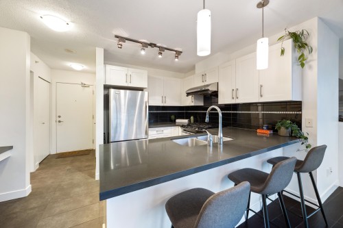 907-7090 Edmonds Street, Burnaby, BC 