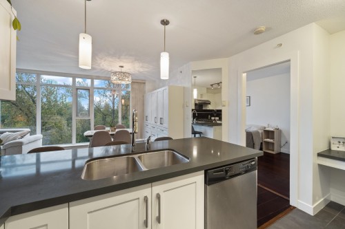 907-7090 Edmonds Street, Burnaby, BC 