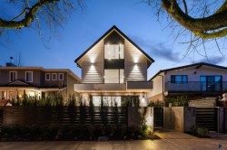 2-280 32 Avenue E Vancouver, BC V5V 2Y3