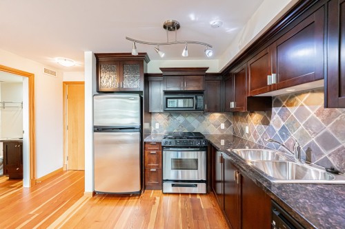 412-10 Renaissance Square, New Westminster, BC 