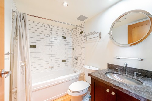 412-10 Renaissance Square, New Westminster, BC 