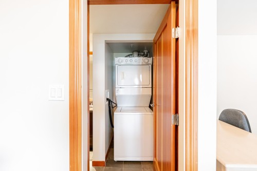 412-10 Renaissance Square, New Westminster, BC 