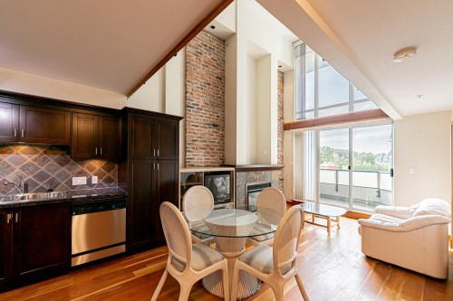 412-10 Renaissance Square, New Westminster, BC 