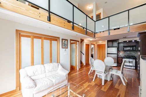 412-10 Renaissance Square, New Westminster, BC 