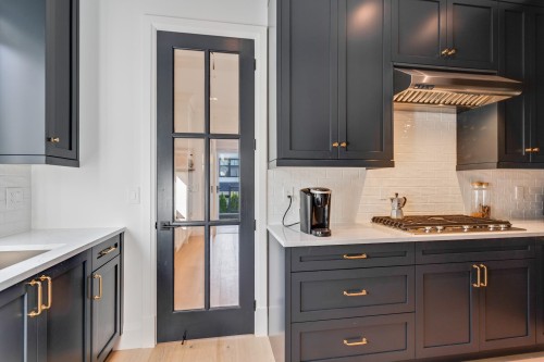 345 20Th Street E, North Vancouver, BC 