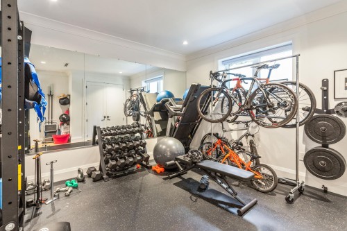 345 20Th Street E, North Vancouver, BC 