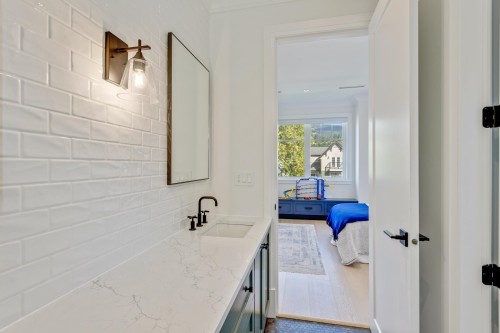 345 20Th Street E, North Vancouver, BC 