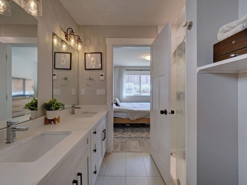 6078 Kingbird Avenue, Sechelt, BC 