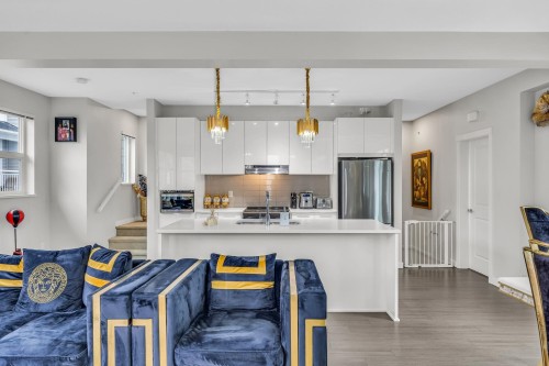 1505-11295 Pazarena Place, Maple Ridge, BC 