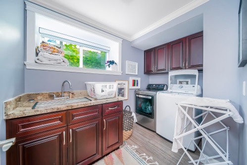 3765 3Rd Avenue W, Vancouver, BC 