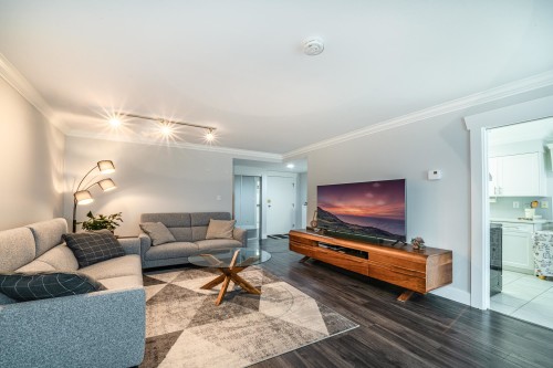 304-7700 Gilbert Road, Richmond, BC 