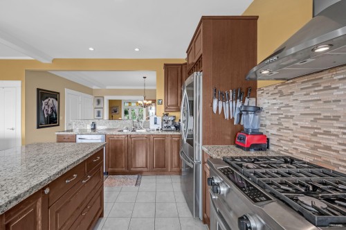 255 6Th Street W, North Vancouver, BC 