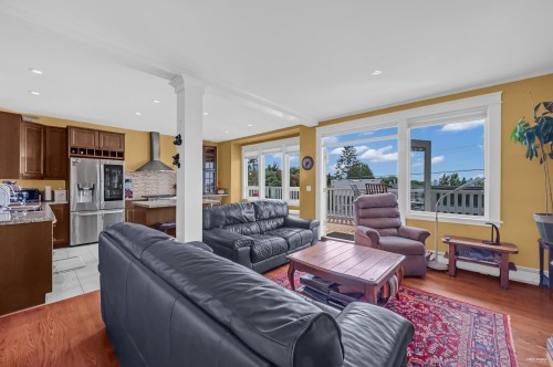 255 6Th Street W, North Vancouver, BC 