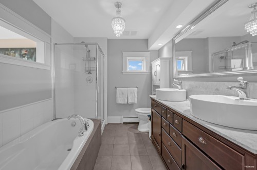 255 6Th Street W, North Vancouver, BC 