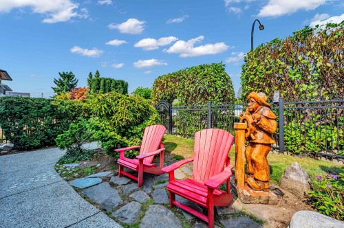 255 6Th Street W, North Vancouver, BC 