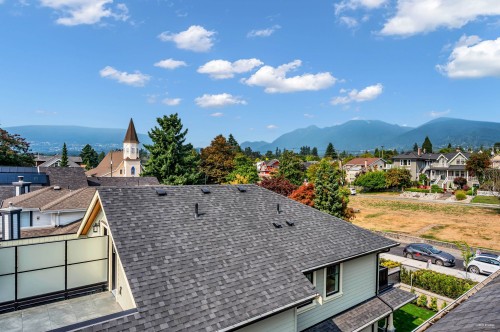 255 6Th Street W, North Vancouver, BC 