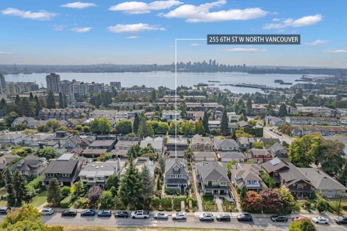 255 6Th Street W, North Vancouver, BC 